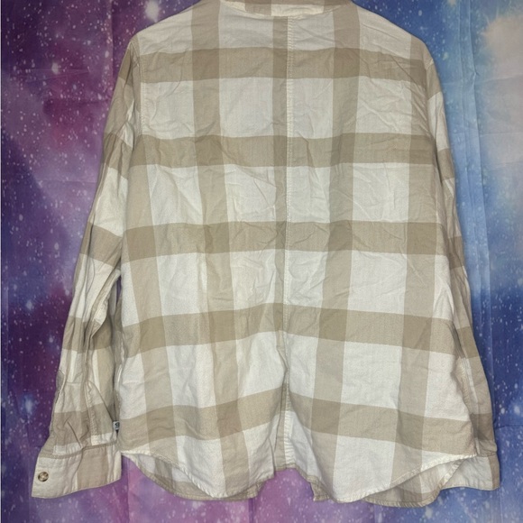 Women’s mountain hardware plaid shirt 🛍 - Picture 3 of 3